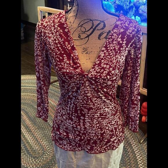 Apt 9 Cranberry And Crème Printed Blouse. 3/4 Length Sleeve And V Neck. Lined. - Picture 1 of 5